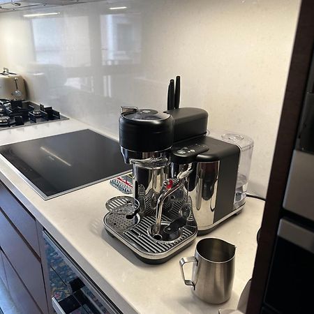 Private 1 Bed Accom With Bathroom In A 3 Bed Apartment - Melb Cbd, Regency Towers - Free Parking, Wifi And Pool Melbourne Exterior foto