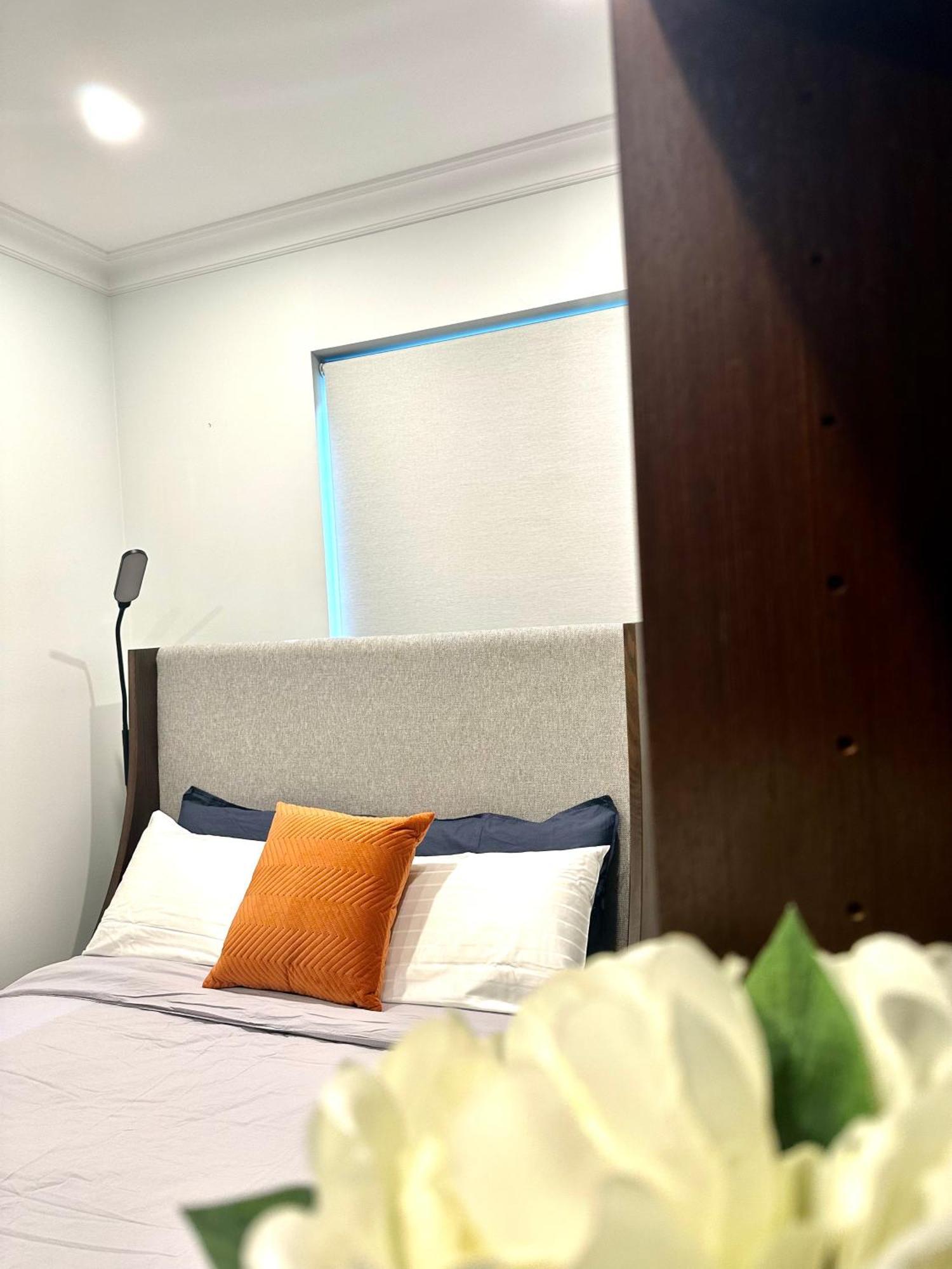 Private 1 Bed Accom With Bathroom In A 3 Bed Apartment - Melb Cbd, Regency Towers - Free Parking, Wifi And Pool Melbourne Exterior foto